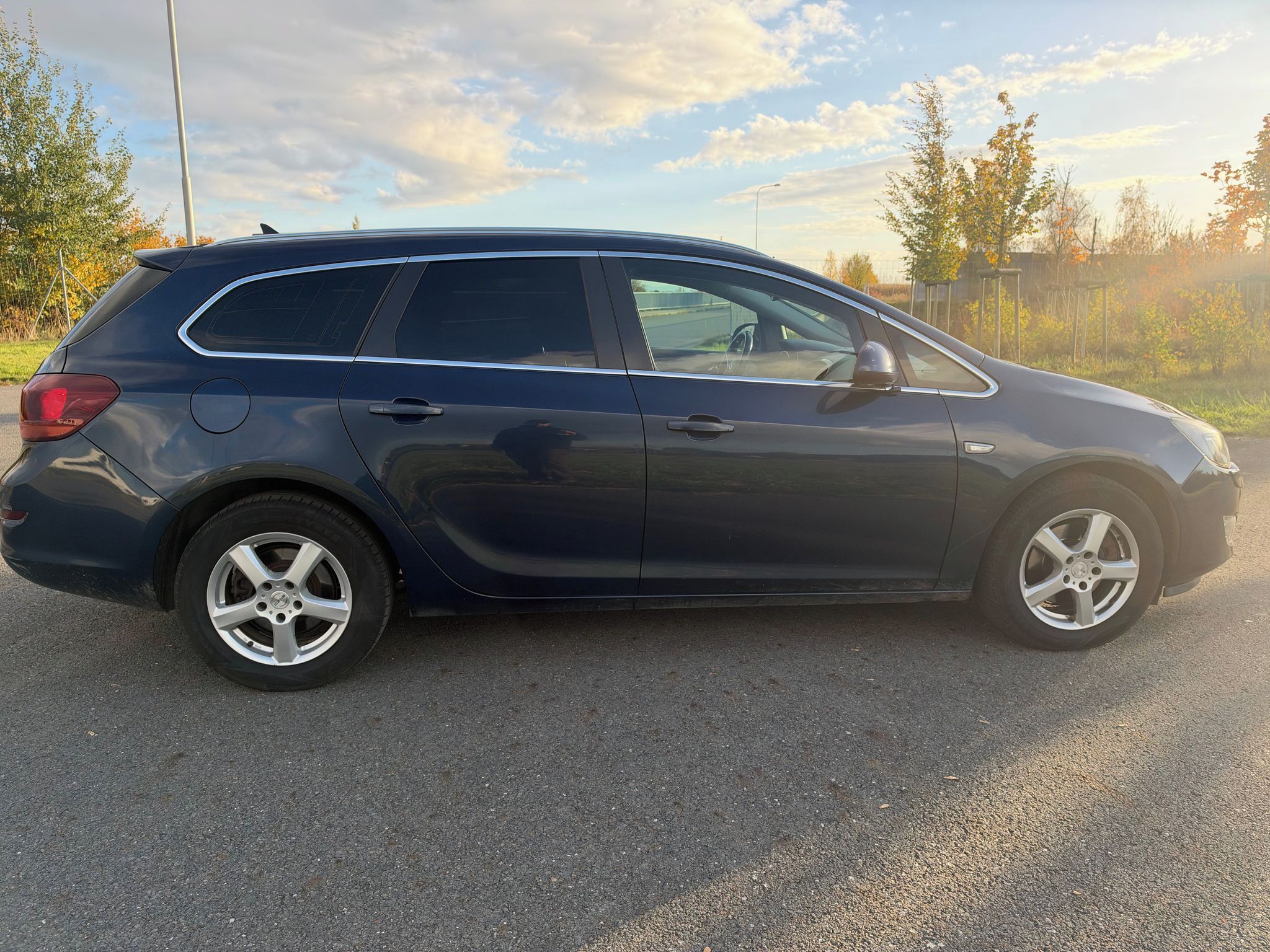 Opel Astra, 2,0 Tdi  121 kW  Sport TOURER - fotka 6