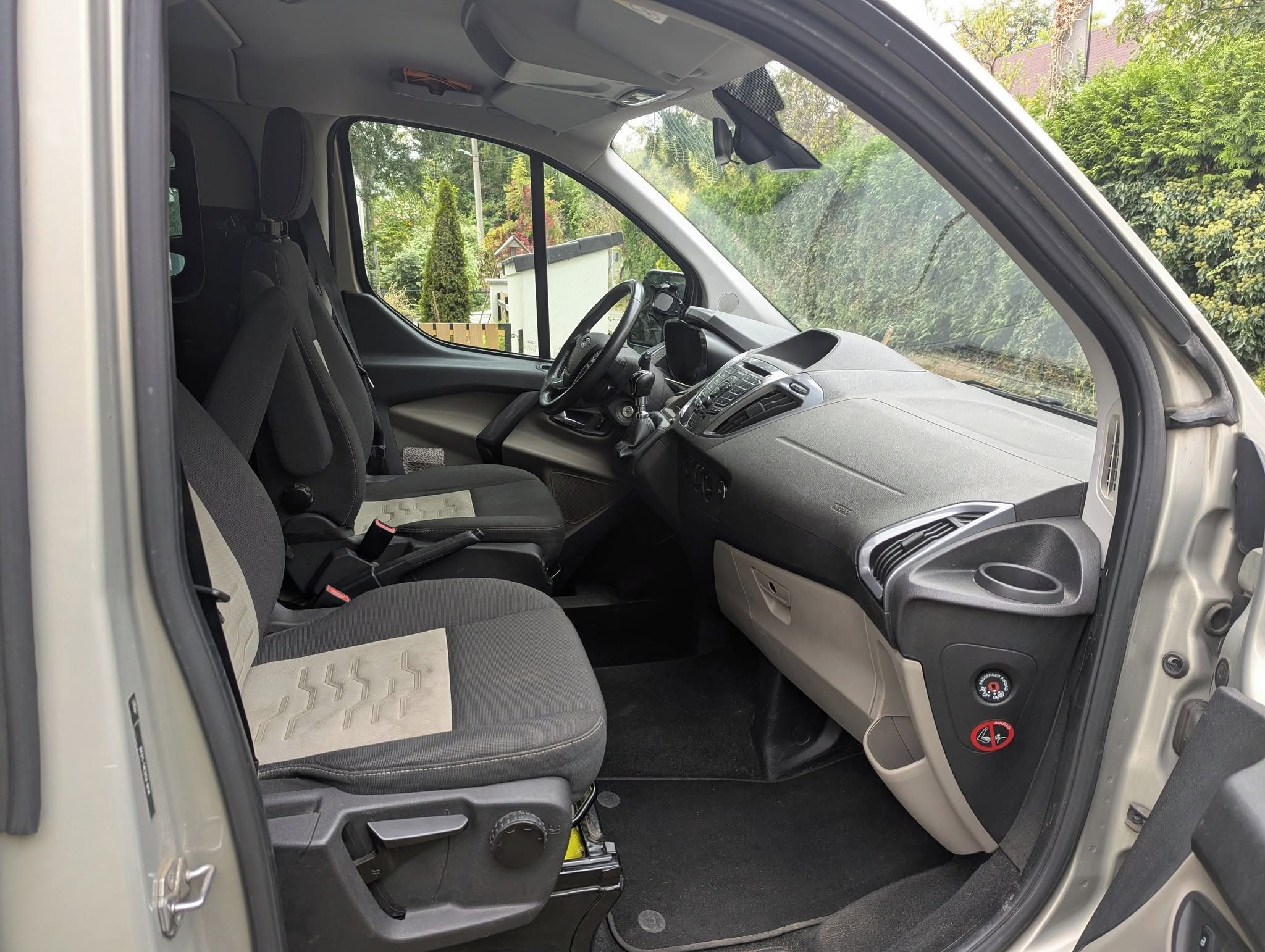 Ford Tourneo Custom, L1H1 2.2 92kW - fotka 6