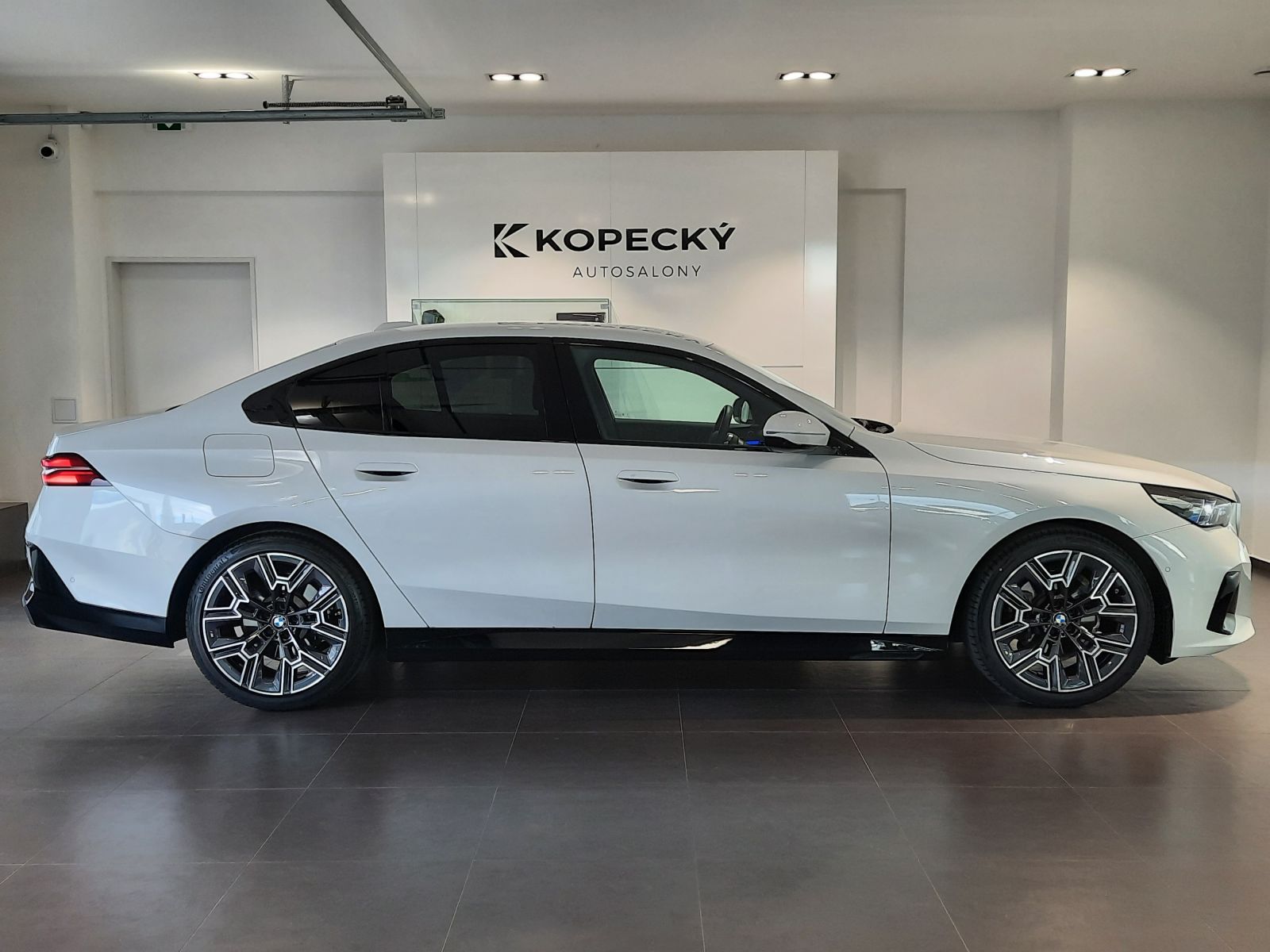 BMW Řada 5, 520d xDrive Sedan M Sport - fotka 5