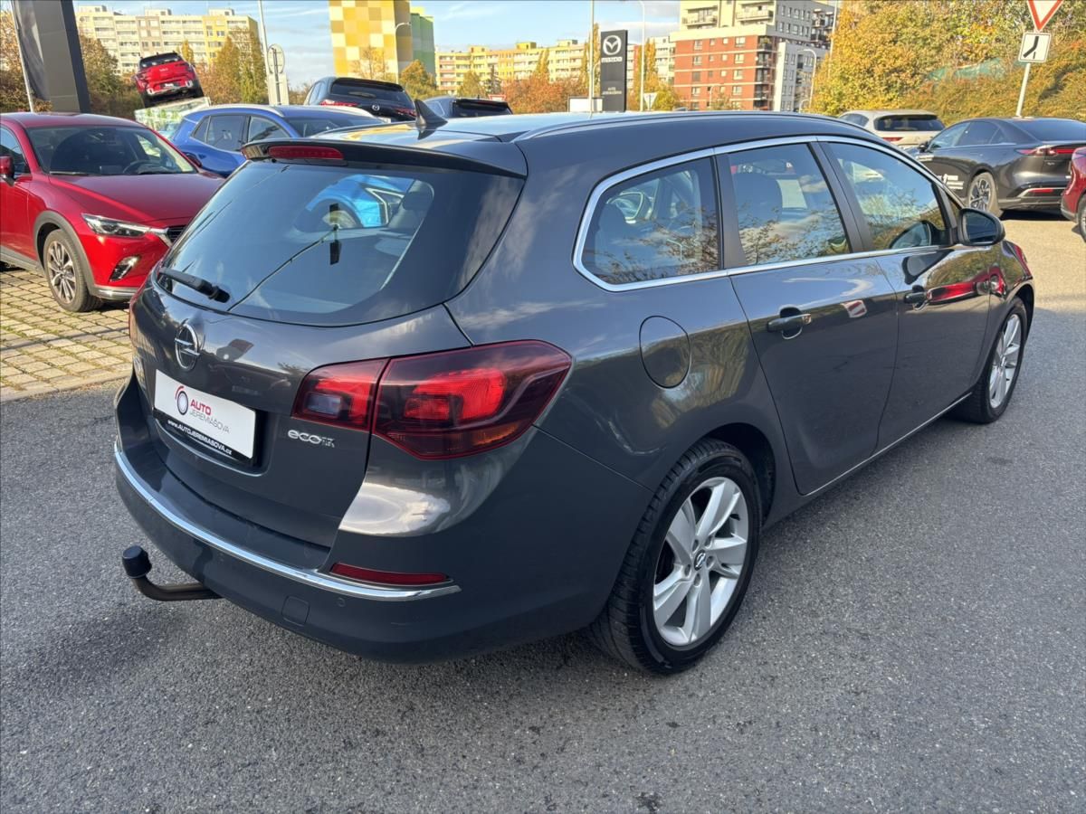 Opel Astra, 1,7 CDTi 81kW Cosmo NAVI TAŽNÉ - fotka 5