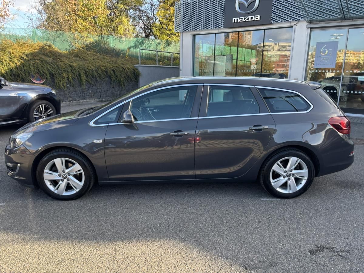 Opel Astra, 1,7 CDTi 81kW Cosmo NAVI TAŽNÉ - fotka 2