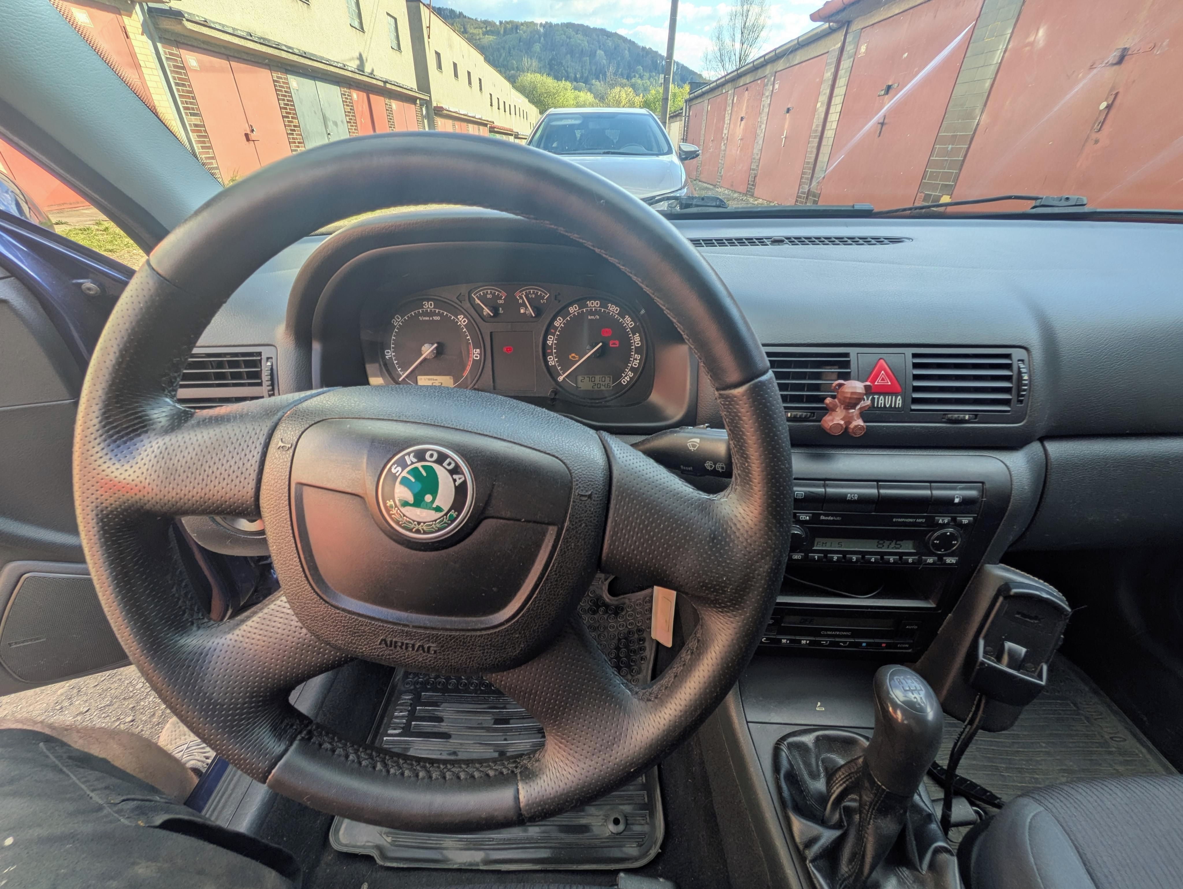 Škoda Octavia, Tour 1.9TDI 74Kw 2009 - fotka 5