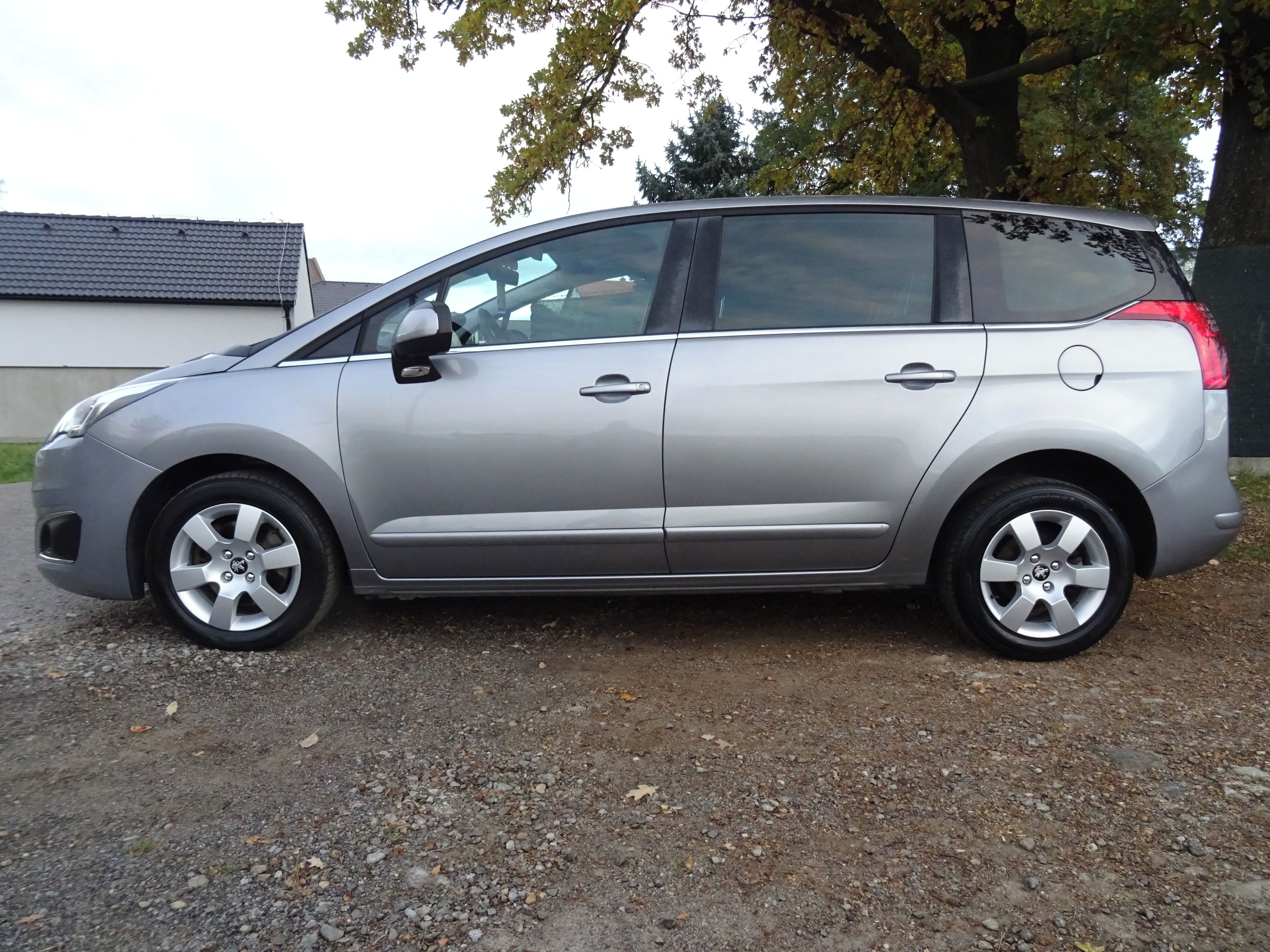 Peugeot 5008, 1,6 HDI automat, 7-míst, tažné - fotka 6