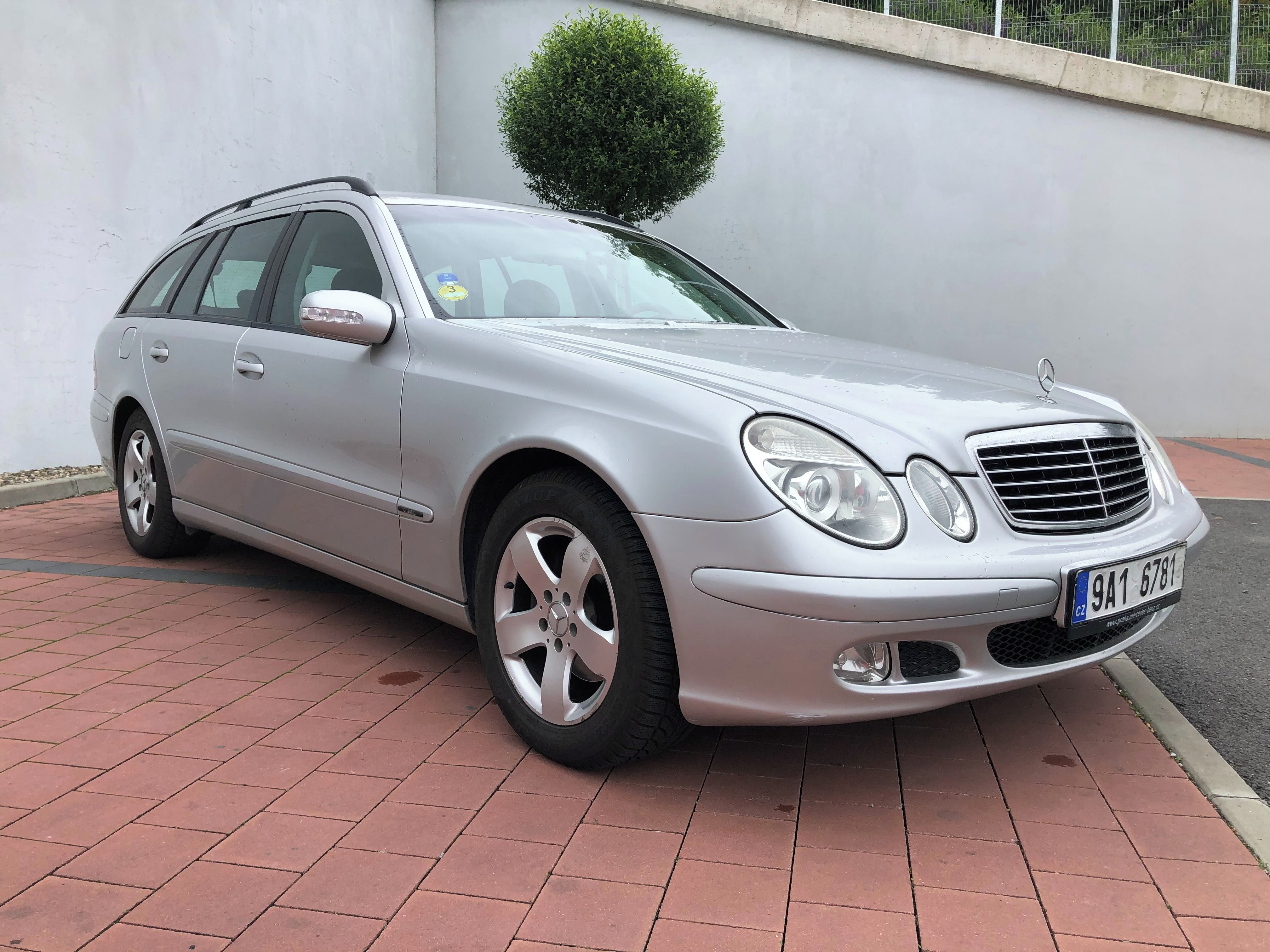 Mercedes-Benz Třídy E, Mercedes Benz E 220d - fotka 5