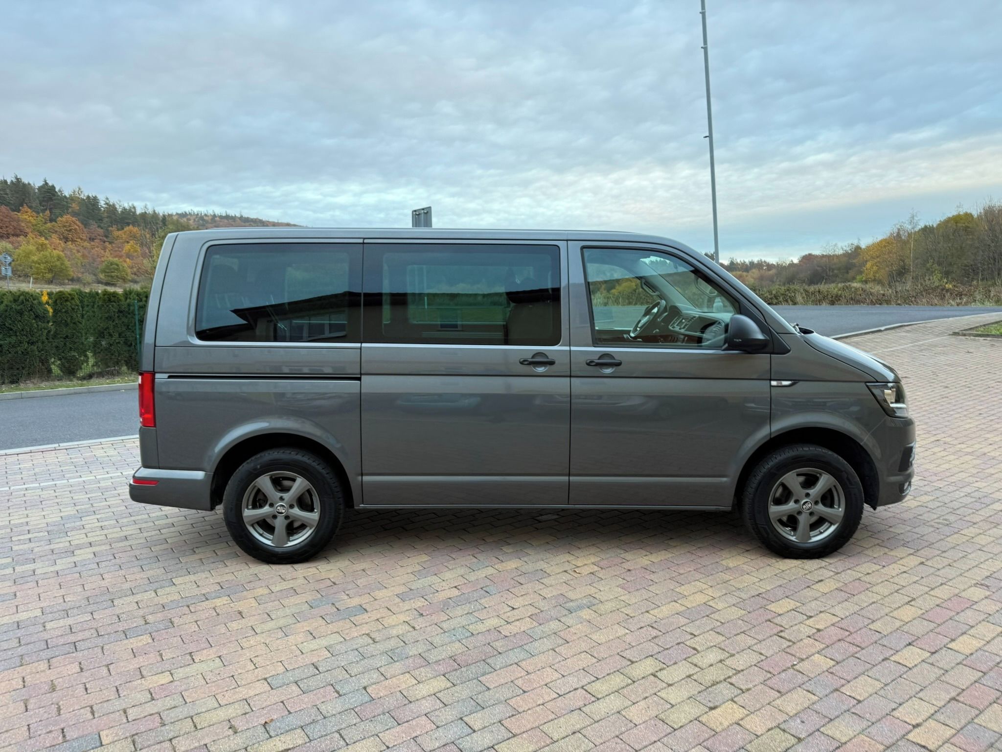 Volkswagen Multivan, T6 2.0 TDI 110kW 7 MÍST - fotka 6