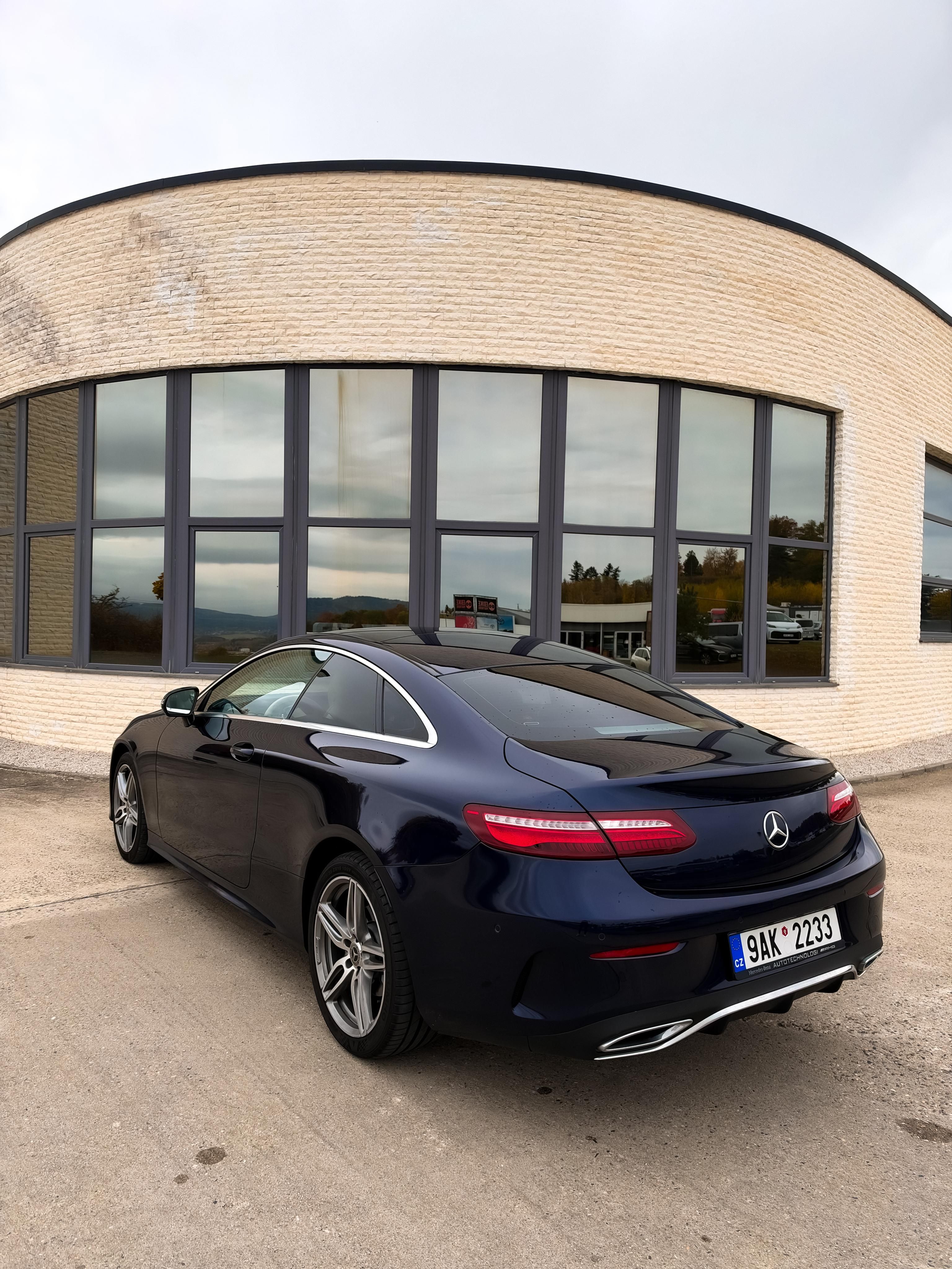 Mercedes-Benz Třídy E, E coupe 220 4Matic, AMG packet - fotka 5