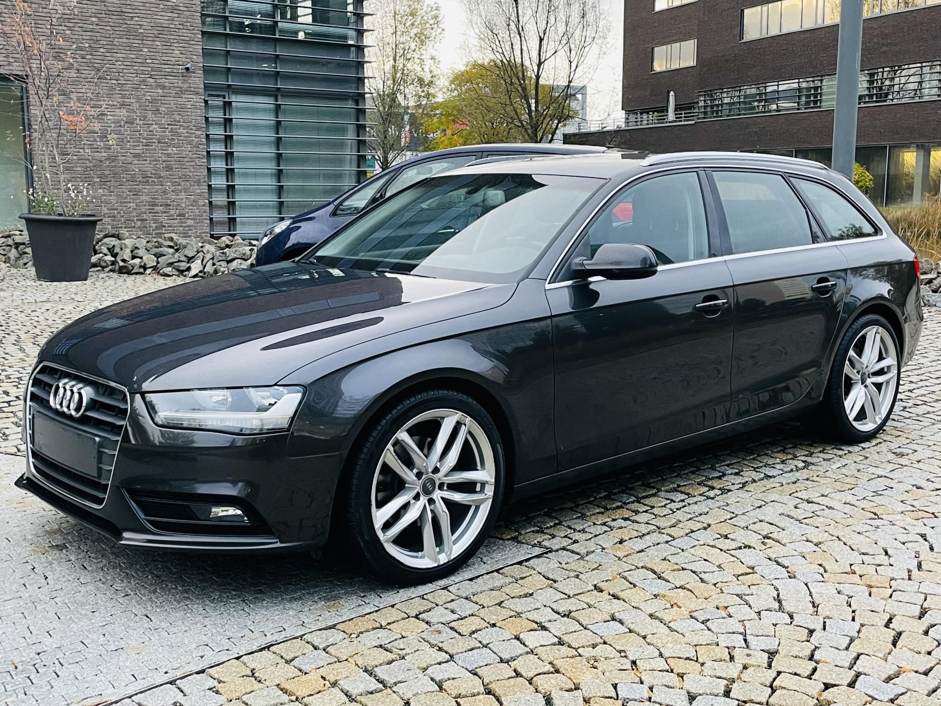 Audi A4, 2.0TDI MANUÁL SENZORY NAVI - fotka 5