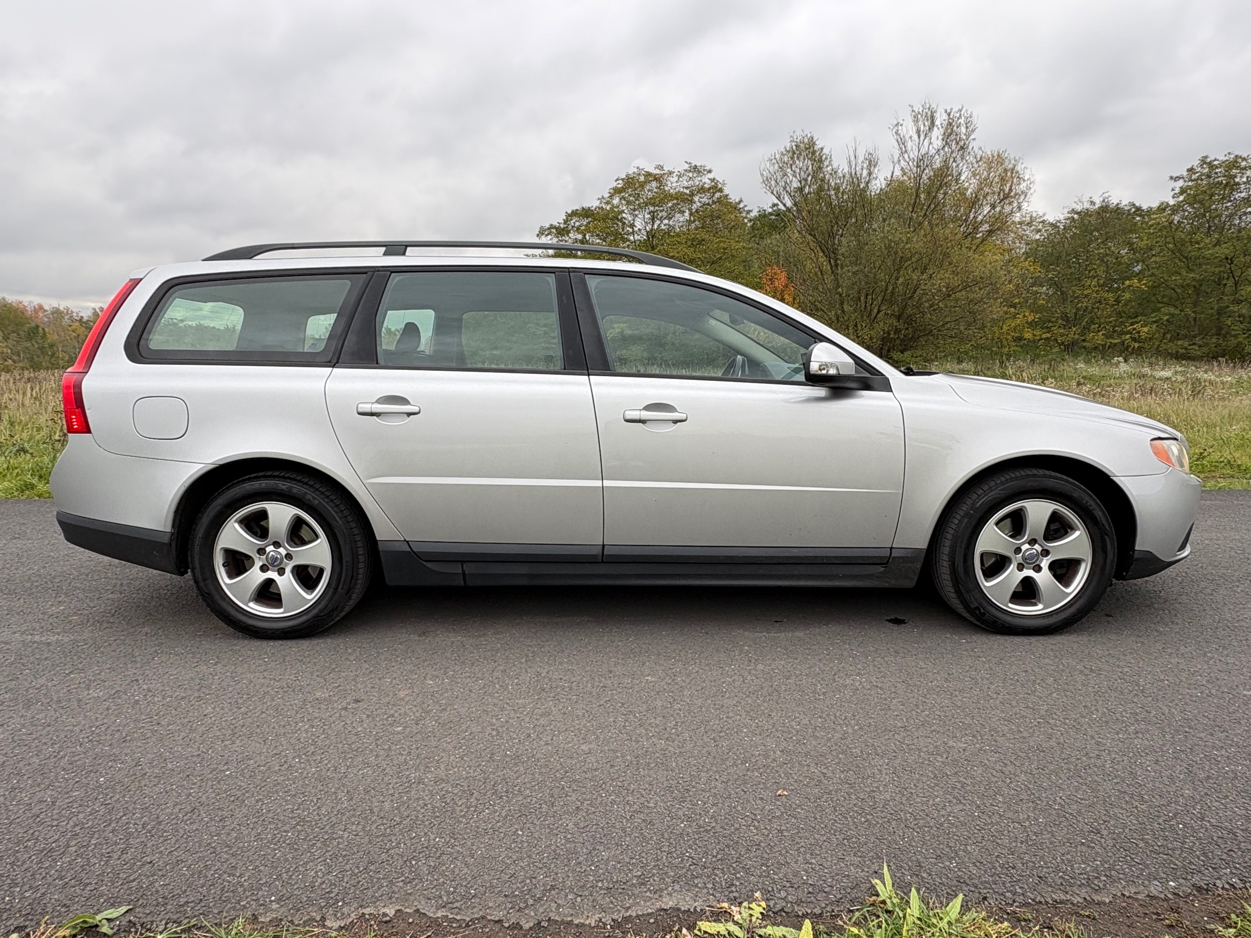 Volvo V70, 2.0D, NAVI, XENONY, NOVÁ STK - fotka 6
