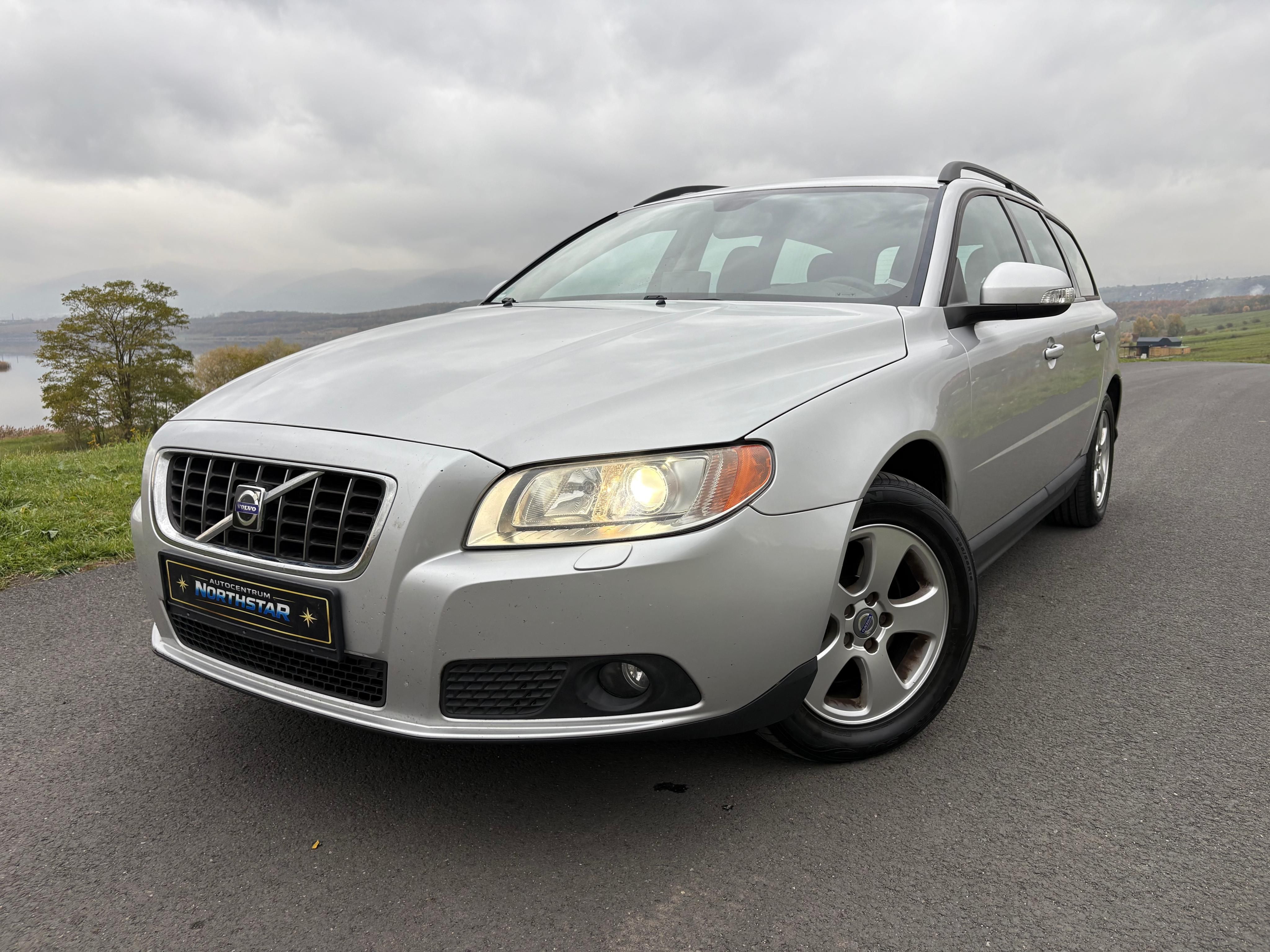 Volvo V70, 2.0D, NAVI, XENONY, NOVÁ STK