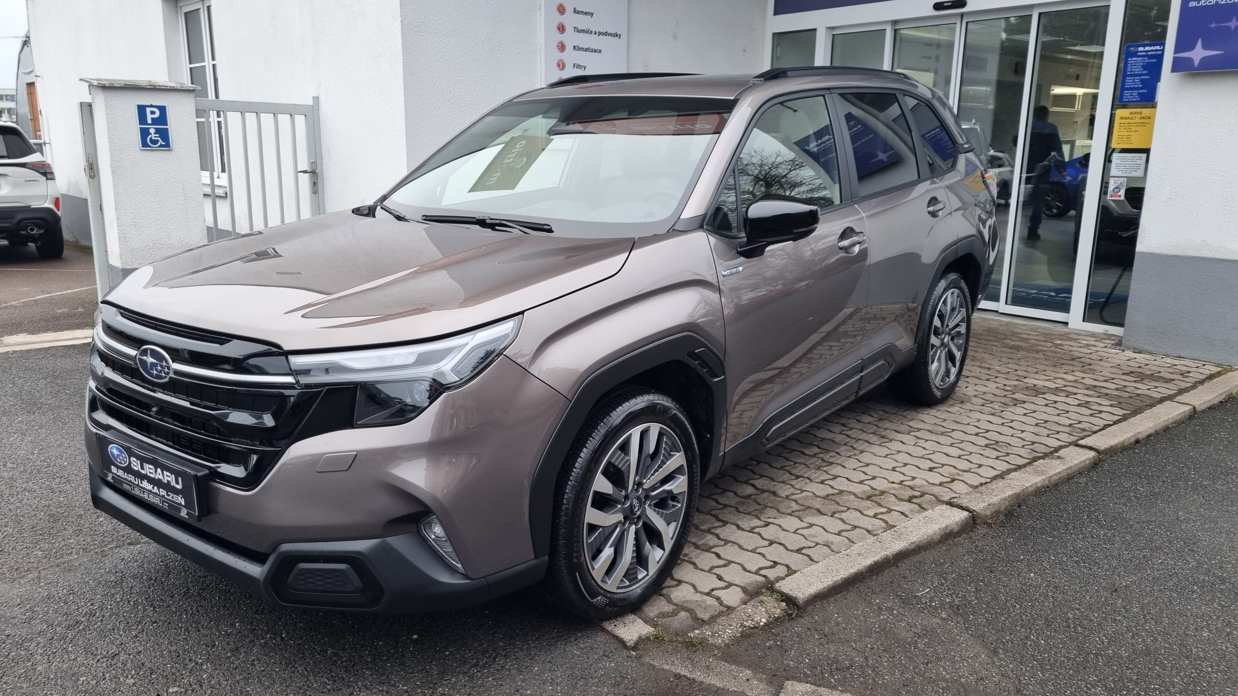 Subaru Forester, 2,0i CVT Touring + zimní kola