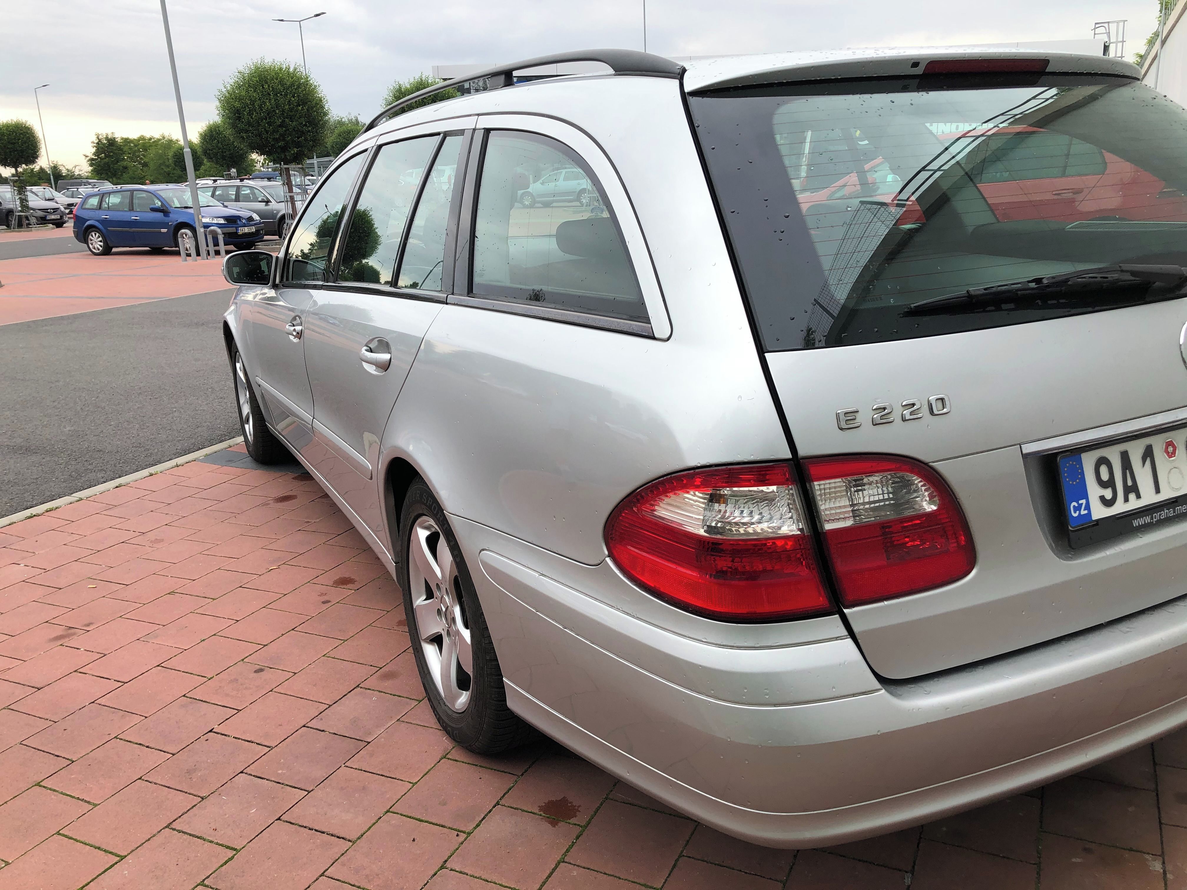 Mercedes-Benz Třídy E, Mercedes Benz E 220d - fotka 3