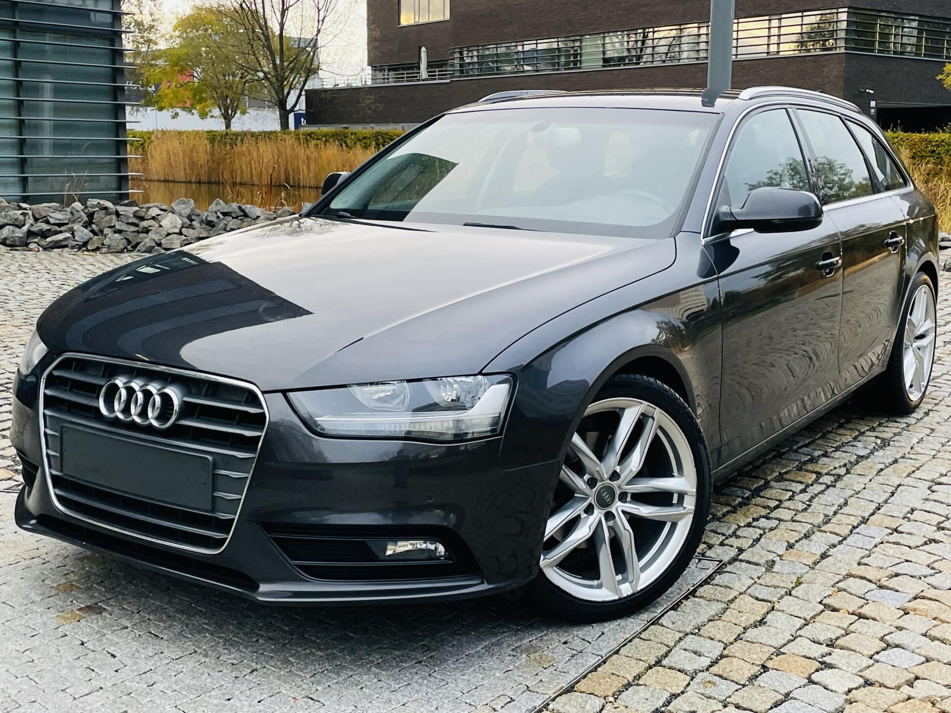 Audi A4, 2.0TDI MANUÁL SENZORY NAVI - fotka 2