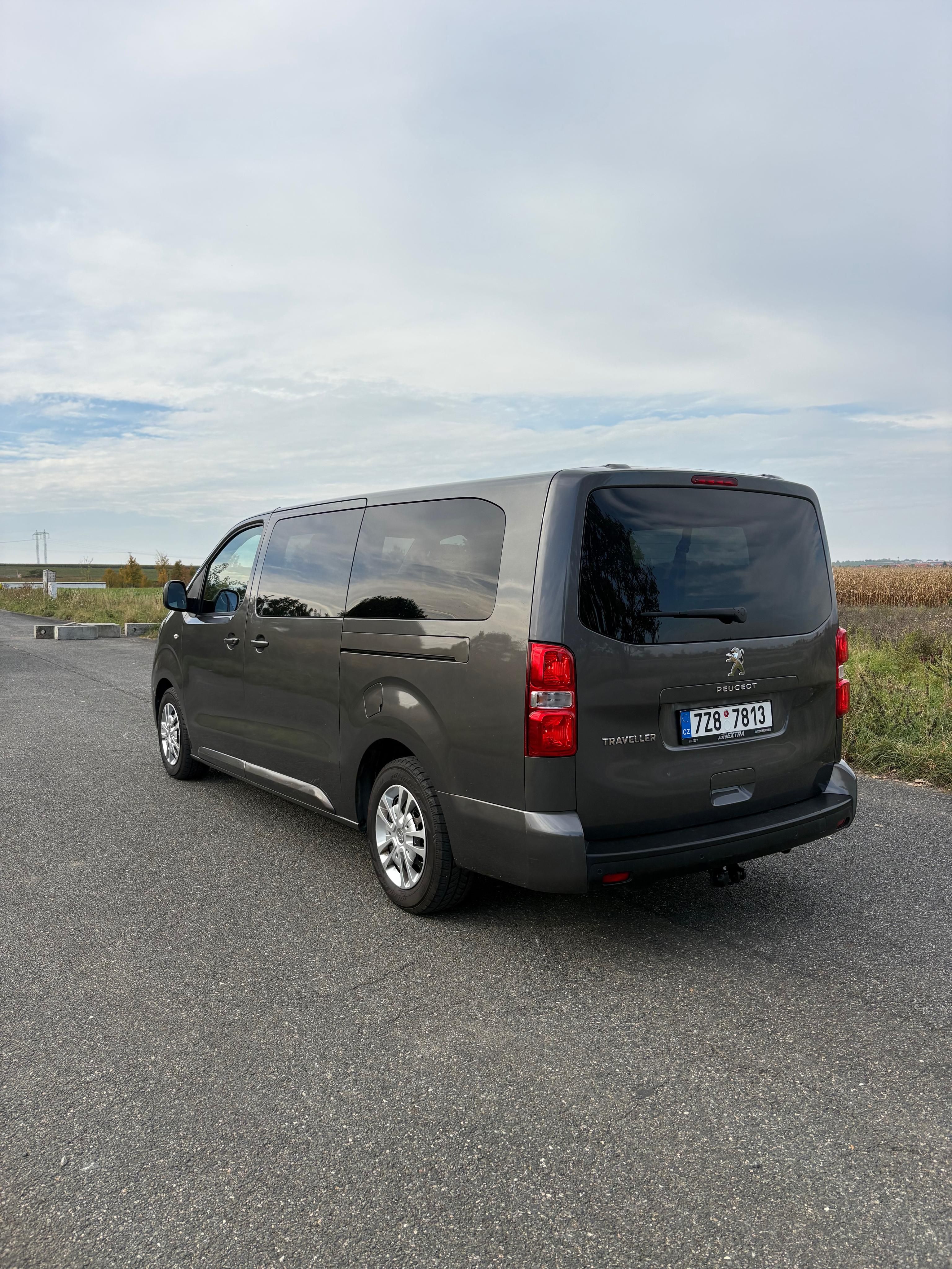 Peugeot Traveller, 8 míst/navigace/carplay/tažné - fotka 6