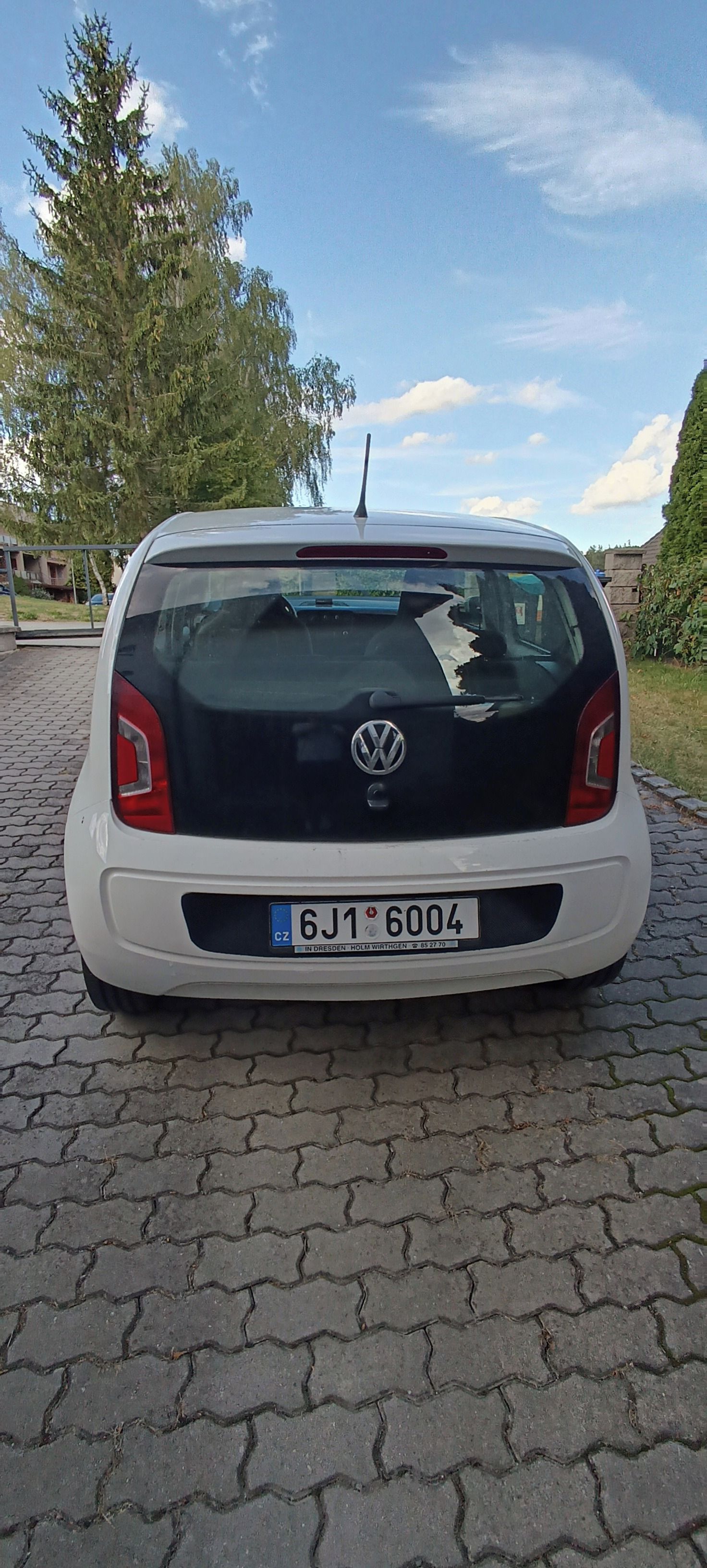 Volkswagen Up!, 1.0 MPI 44 KW, nájezd 82tis km - fotka 4