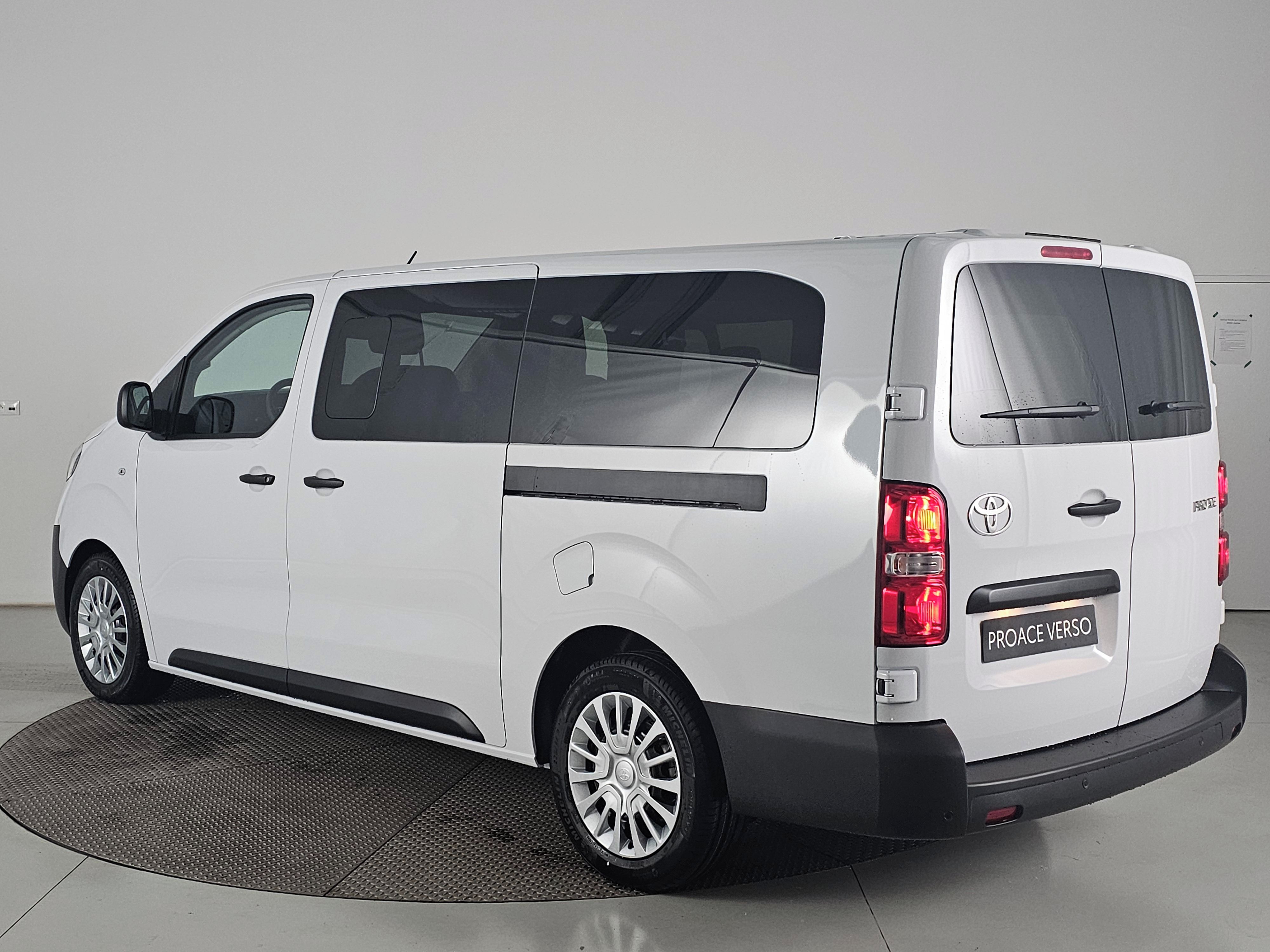 Toyota Proace Verso, L2, 2.2D, 110kW, 6MT, Combi 8S - fotka 6