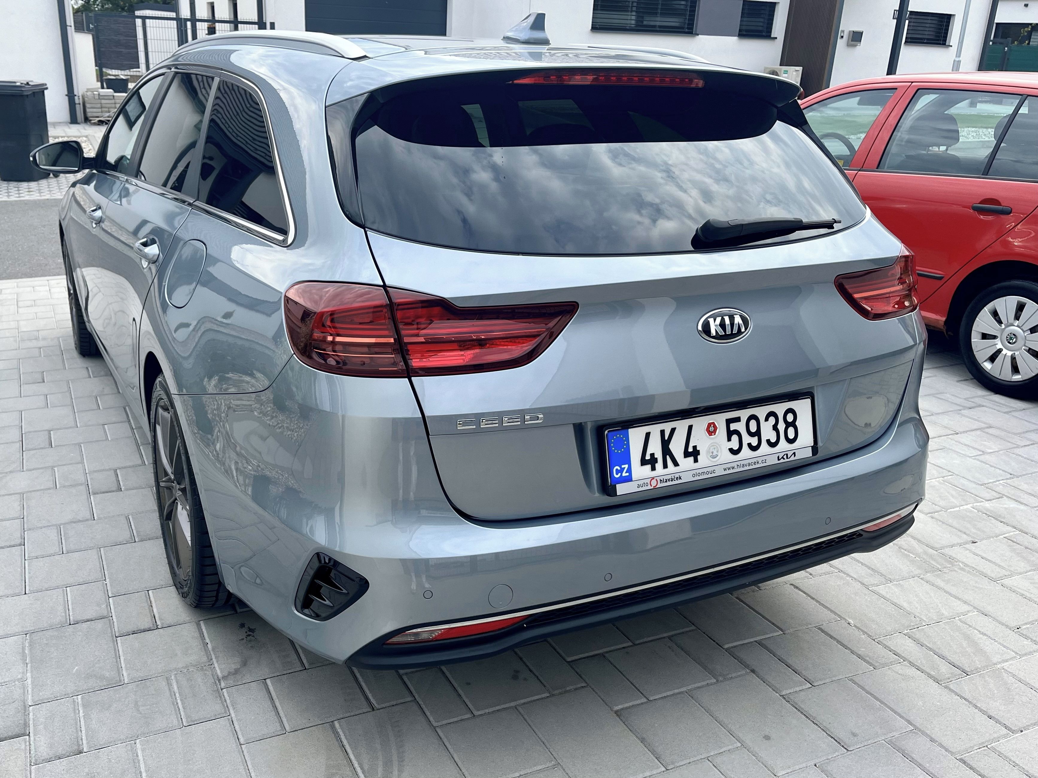 Kia Cee´d, 1.4T-GDI AT Exclusive GT seats - fotka 3