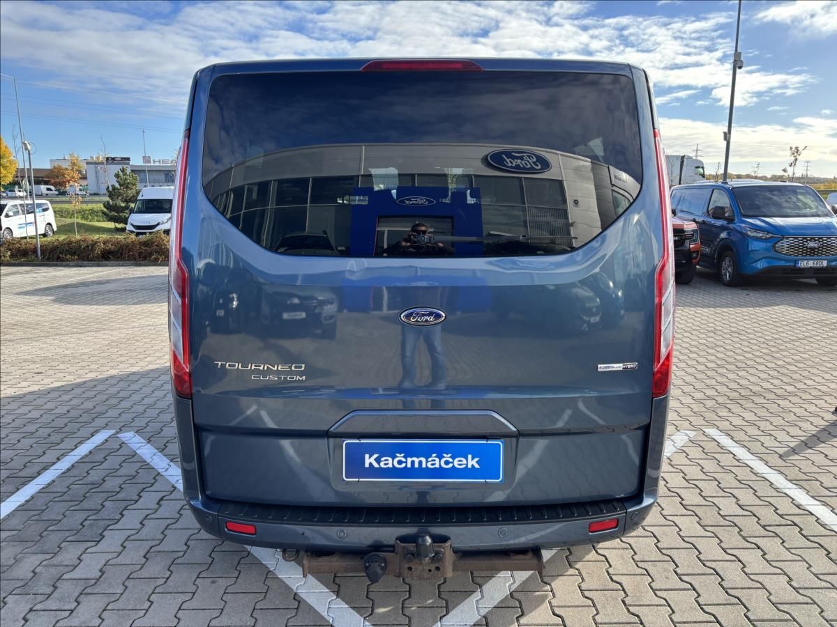 Ford Tourneo Custom, 2,0 EcoBlue 136kW Titanium - fotka 4