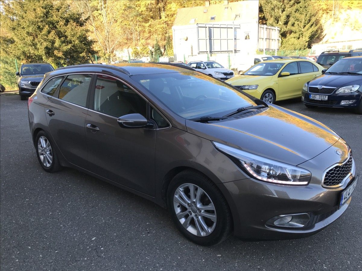 Kia Cee´d, 1,4 i 73kW Combi - fotka 4