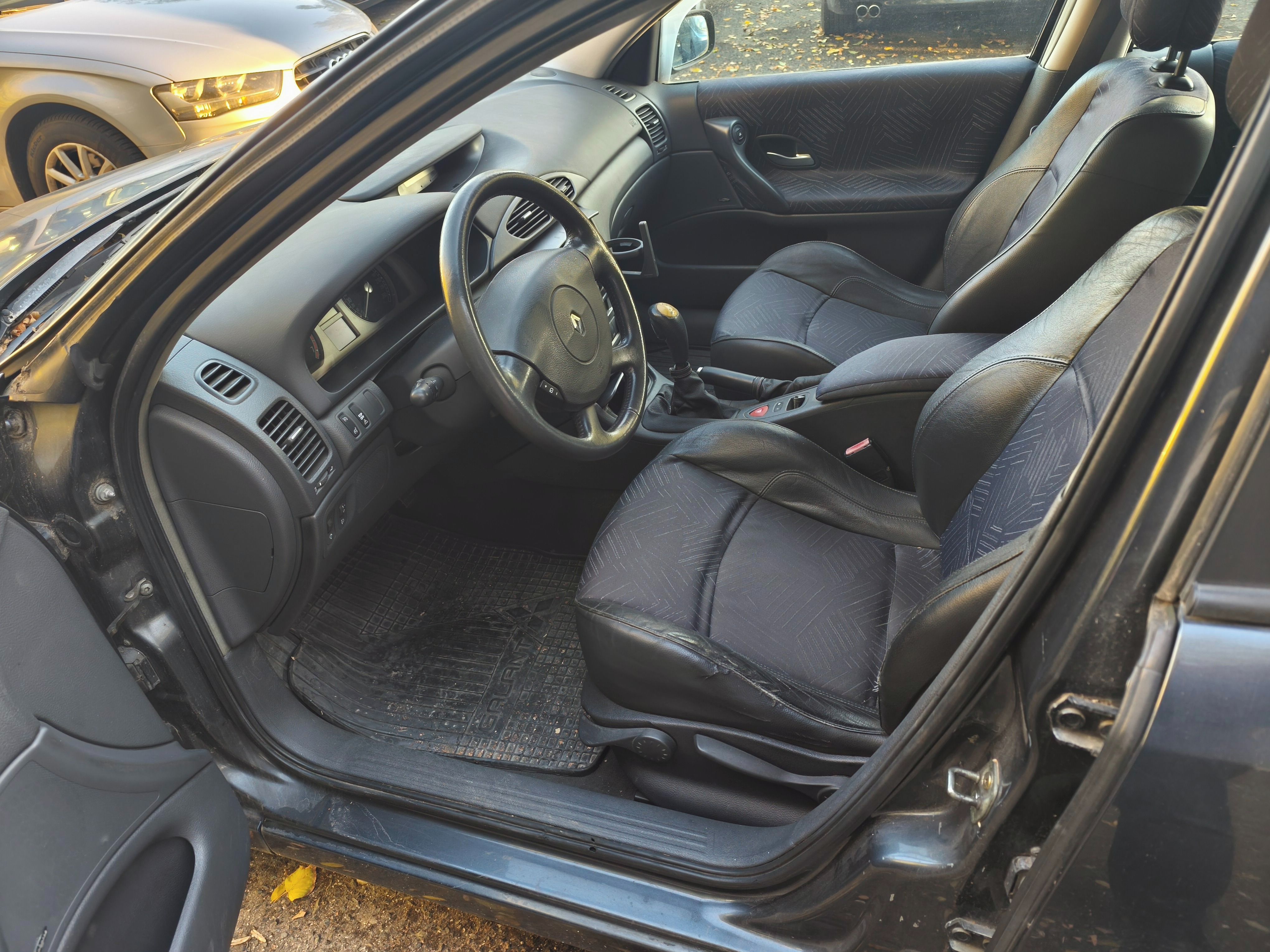 Renault Laguna, 2.2 dCi automat - fotka 6