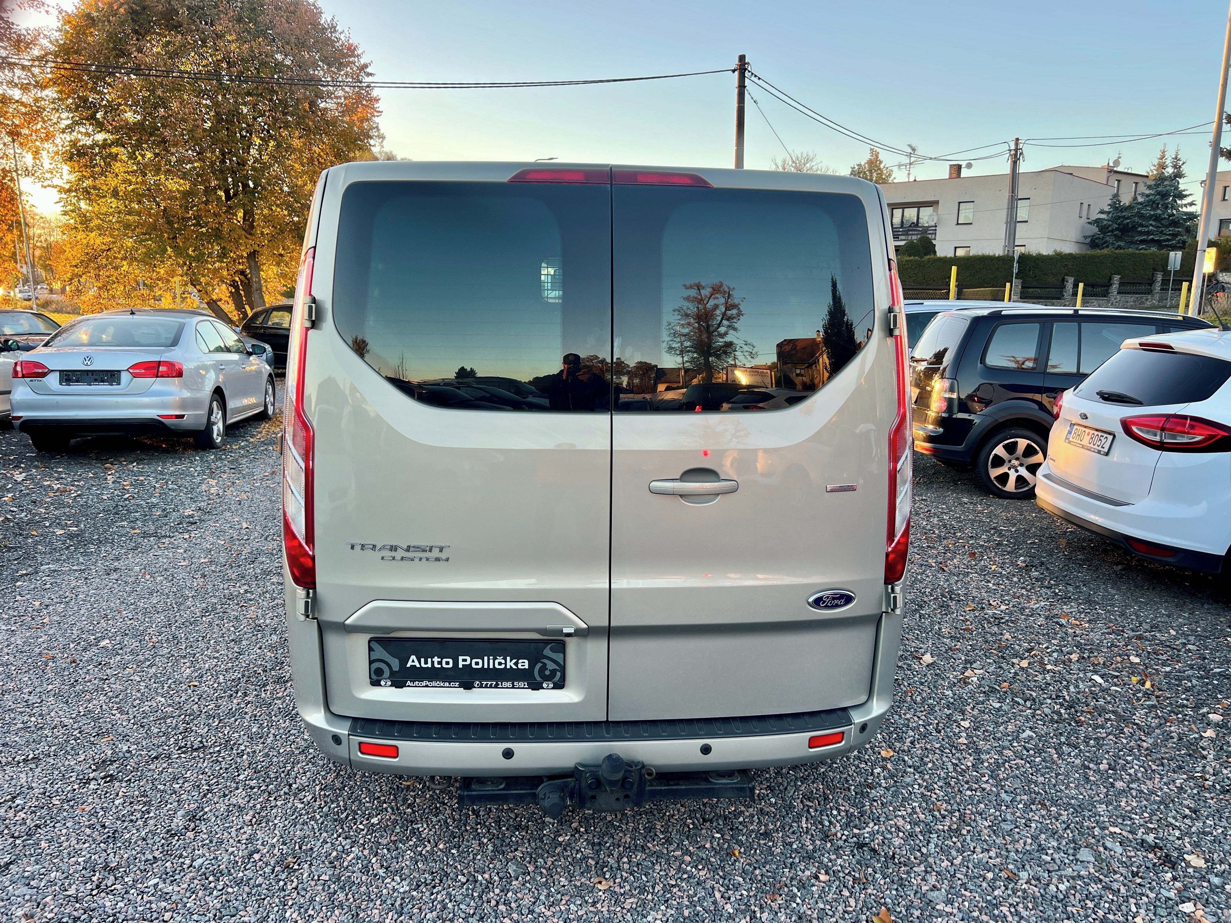 Ford Transit Custom, 2.2d 114 kW 5 míst,VelmiHezký - fotka 6