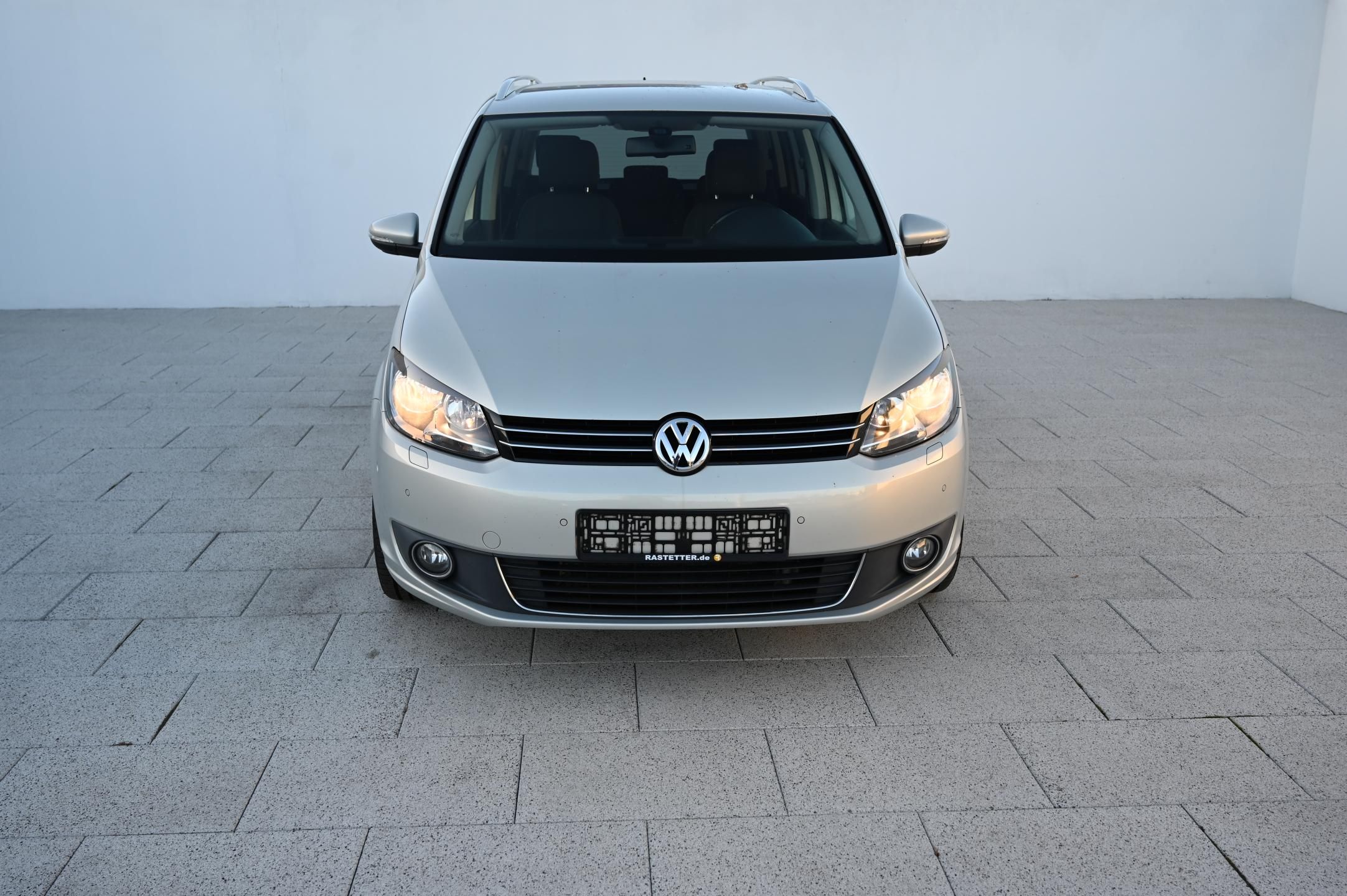 Volkswagen Touran, 2.0TDI 125KW DSG Highline 2012 - fotka 2